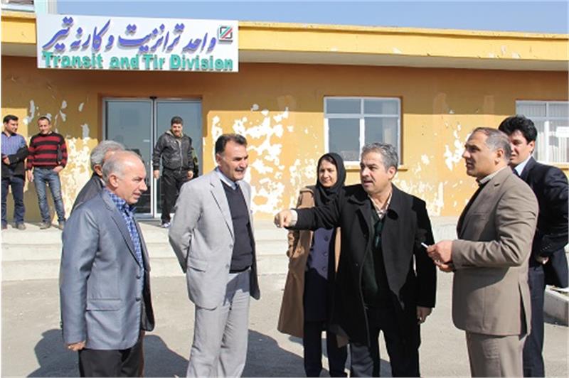 در بازدید از مجموعه  شرکت انبارهای عمومی و خدمات گمرکی غرب مورد تاکید قرار گرفت؛ بهبود و توسعه همکاری‌های گمرک و شرکت انبارهای عمومی و خدمات گمرکی ایران